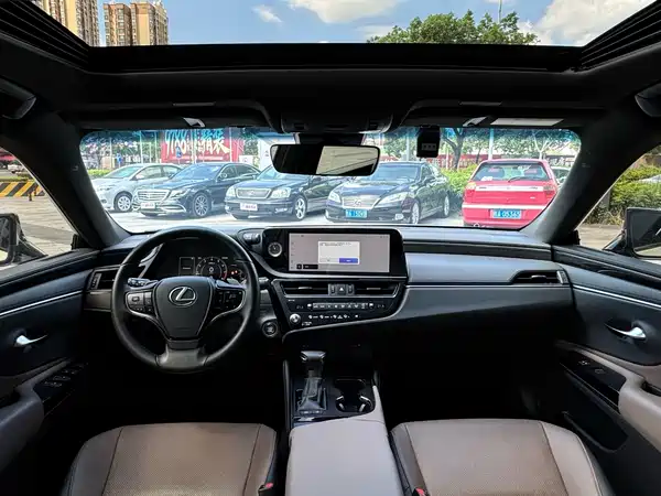 Lexus ES 2022, фото 16