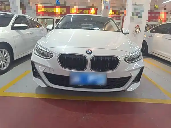 BMW 1 Series 2021, фото 2
