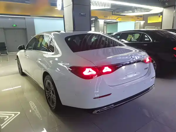 Mercedes-Benz E-Class 2024, фото 4