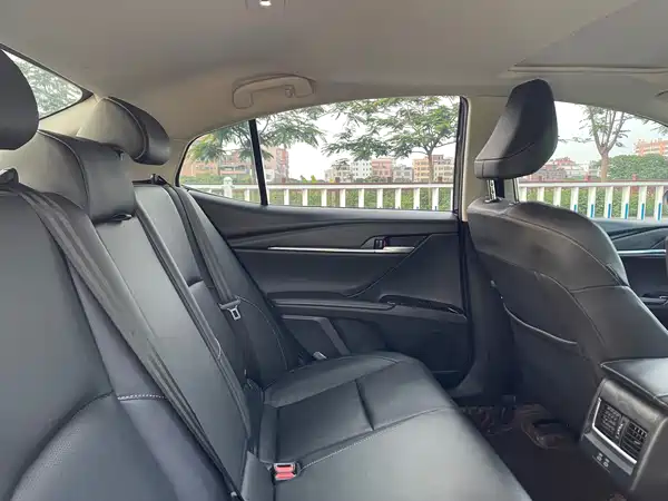 Toyota Camry 2024, фото 14
