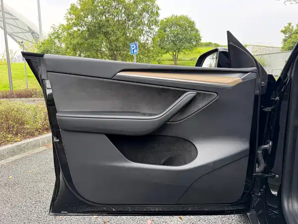 Tesla Model Y 2022, фото 8