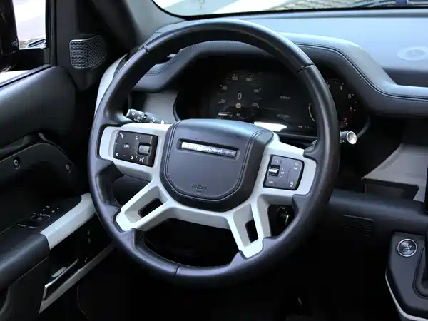 Land Rover Defender 2023, фото 10