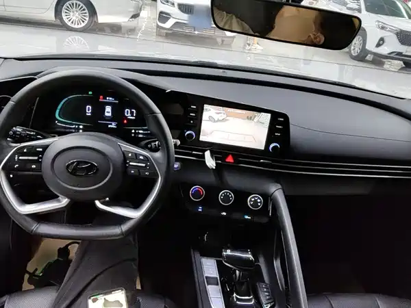 Hyundai Elantra 2023, фото 9
