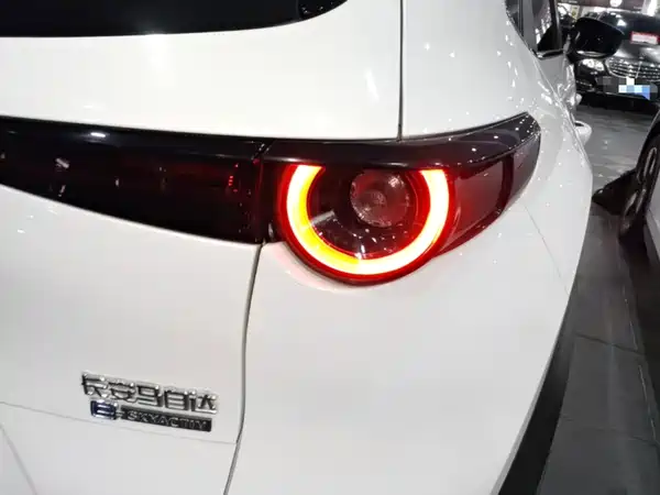 Mazda CX-30 EV 2021, фото 7