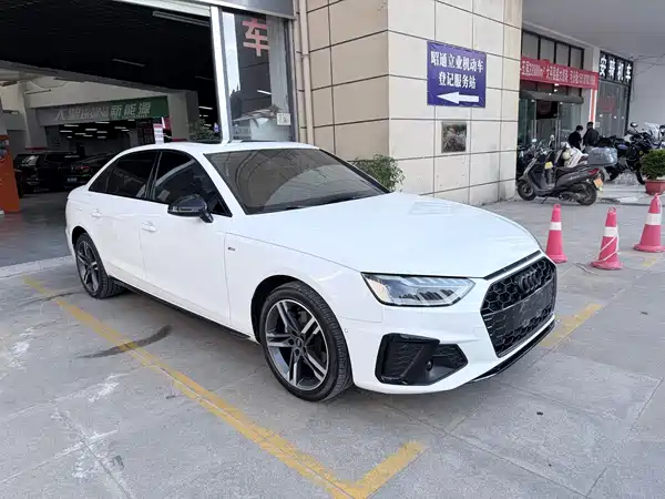 Audi A4L 2022, фото 3