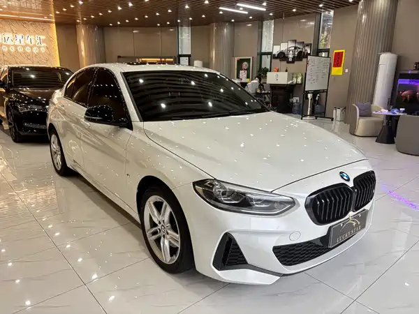 BMW 1 Series 2023, фото 7