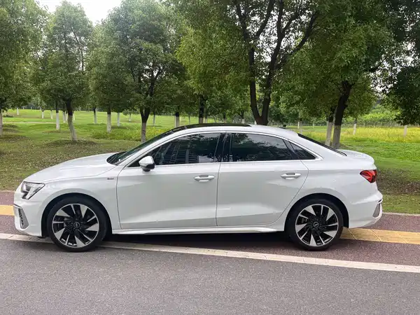 Audi A3 2023, фото 4