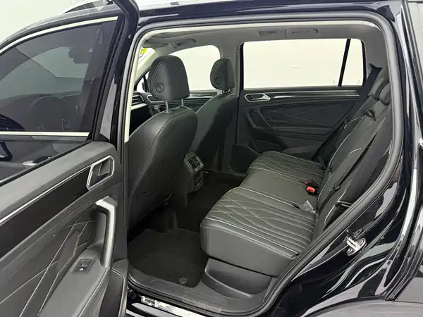 Volkswagen Tiguan L 2023, фото 13