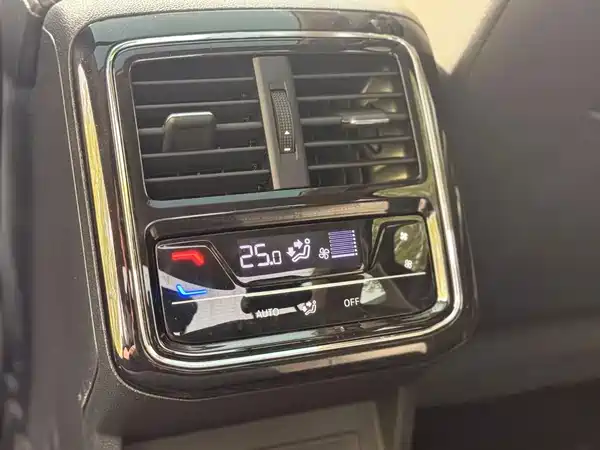 Volkswagen Passat 2023, фото 18