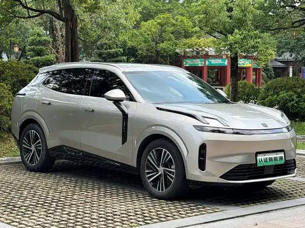 Lynk & Co 08 EM-P 2023, фото 3