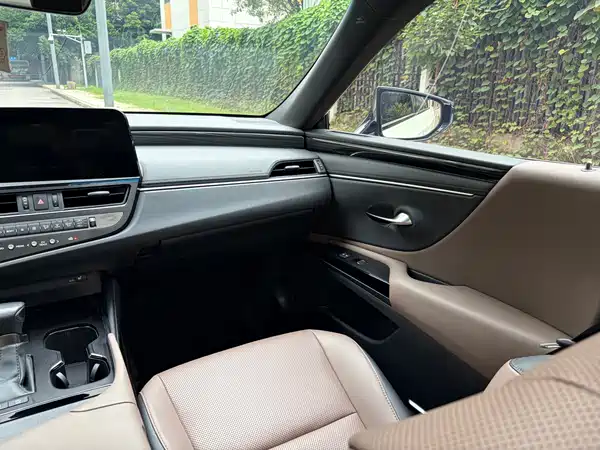 Lexus ES 2023, фото 20