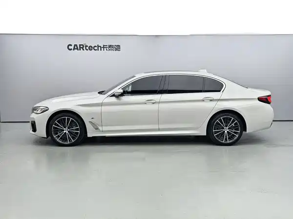 BMW 5 Series 2023, фото 3