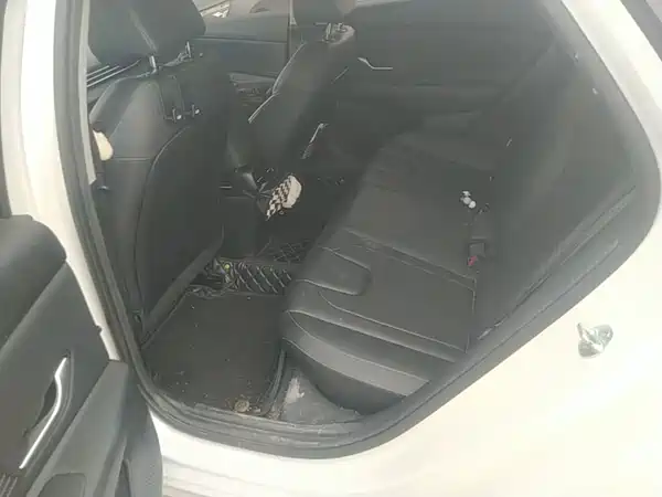 Hyundai Elantra 2023, фото 16