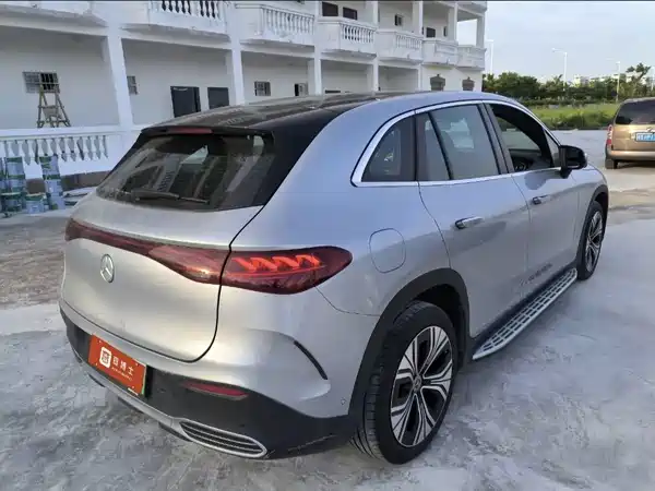 Mercedes-Benz EQE SUV 2023, фото 4