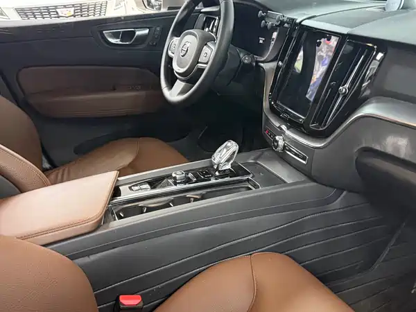Volvo XC60 2024, фото 14