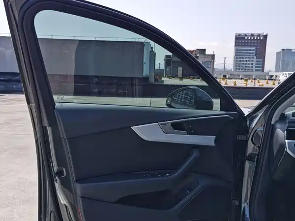 Audi A4L 2023, фото 8