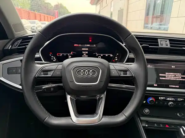 Audi Q3 2023, фото 8
