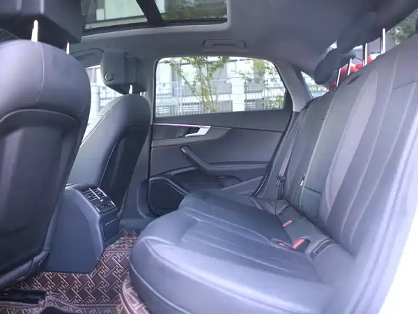 Audi A4L 2022, фото 8