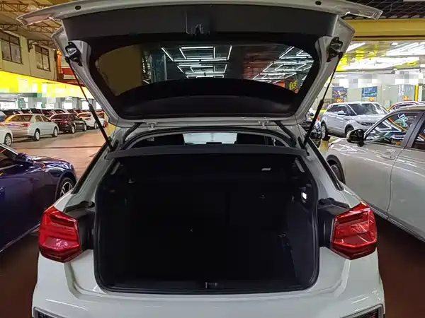 Audi Q2L 2022, фото 18