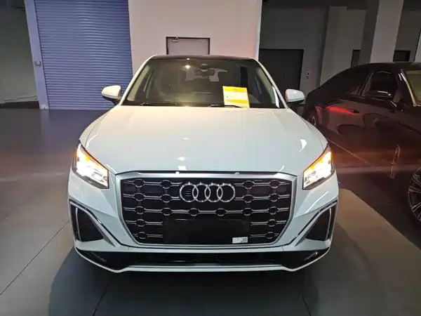 Audi Q2L 2022, фото 2