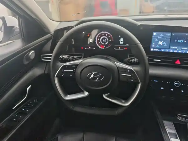 Hyundai Elantra 2022, фото 15