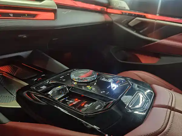 BMW 5 Series 2025, фото 19