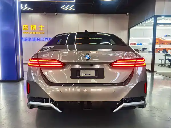 BMW 5 Series 2025, фото 5