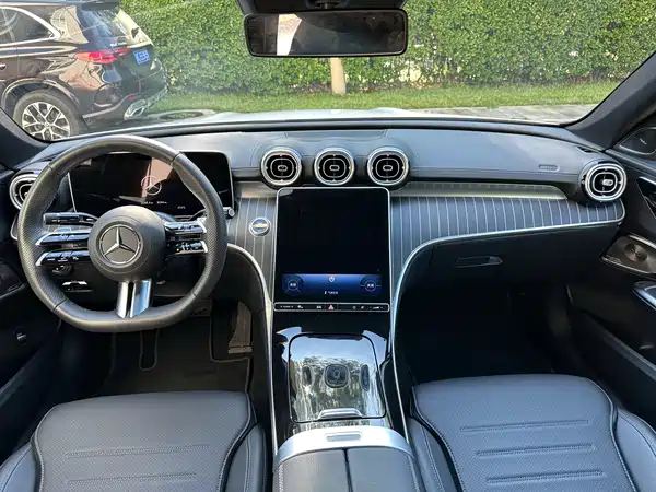 Mercedes-Benz C-Class 2025, фото 15