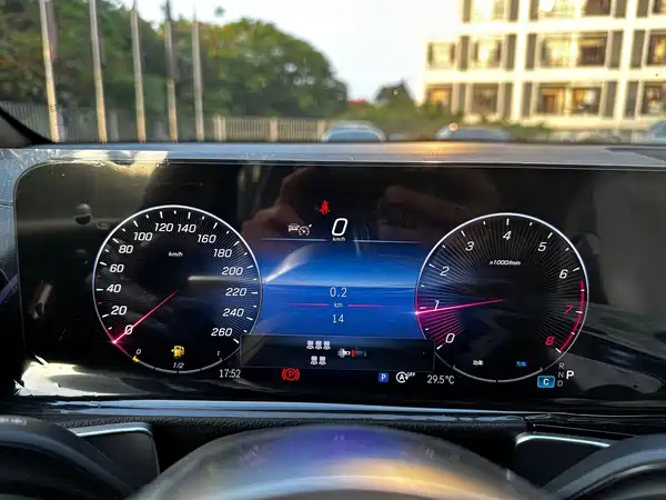 Mercedes-Benz GLB 2025, фото 5