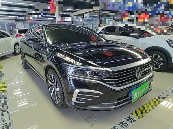Volkswagen Passat 2023, фото 3