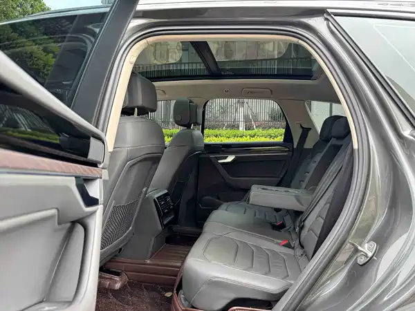 Volkswagen Touareg 2023, фото 10
