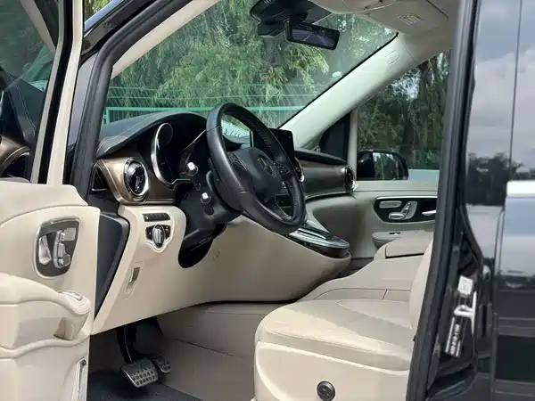 Mercedes-Benz V-Class 2022, фото 4