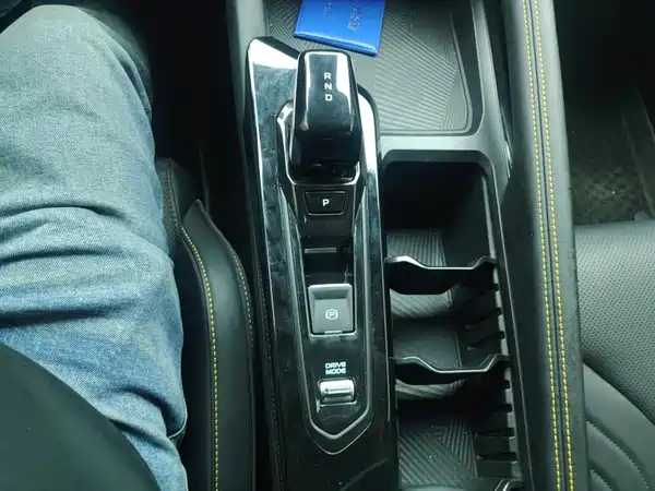 Geely Coolray 2025, фото 16