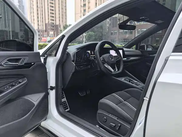Volkswagen Golf 2023, фото 5