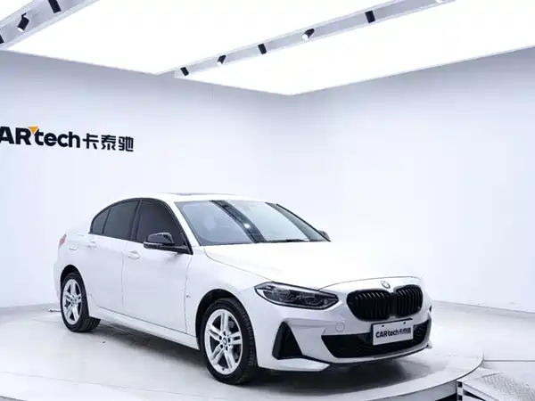 BMW 1 Series 2022, фото 2