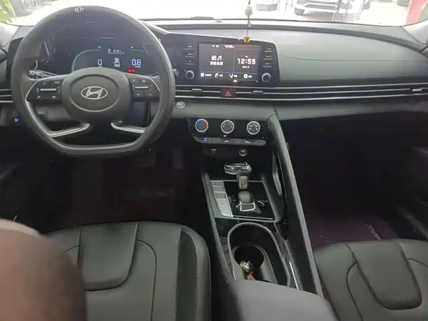 Hyundai Elantra 2023, фото 9