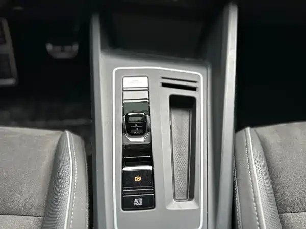 Volkswagen Golf 2023, фото 17