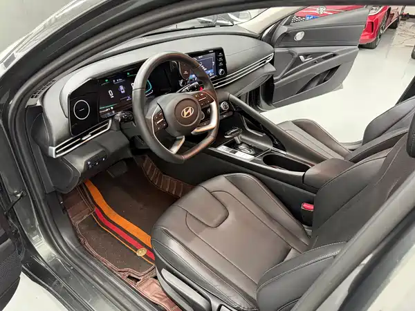 Hyundai Elantra 2023, фото 12