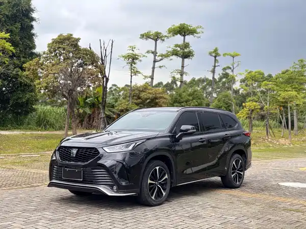 Toyota Crown Kluger 2022