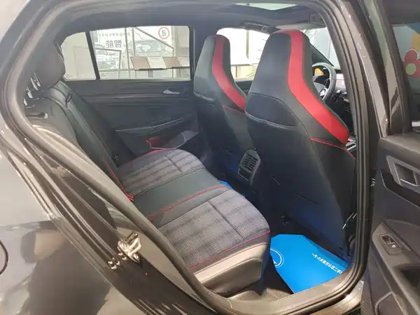 Volkswagen Golf GTI 2023, фото 9