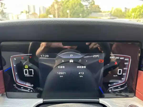 Hongqi H5 2025, фото 10