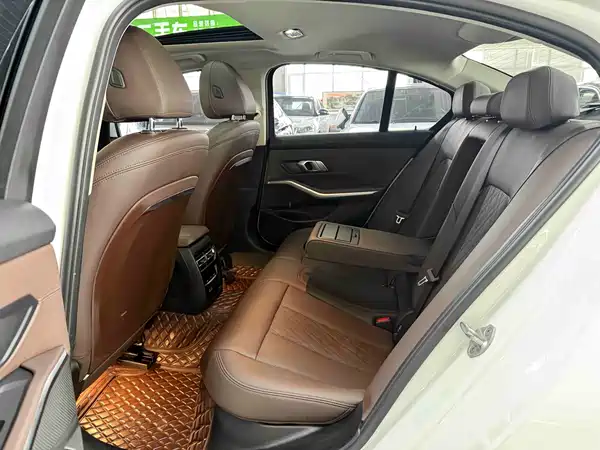 BMW 3 Series 2023, фото 15