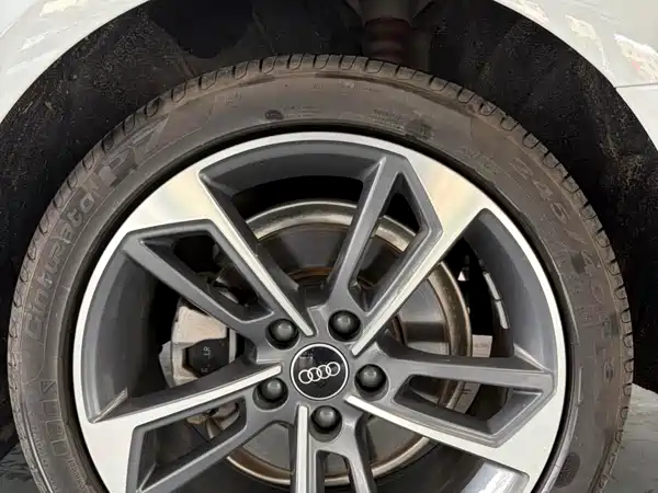 Audi A4L 2023, фото 12