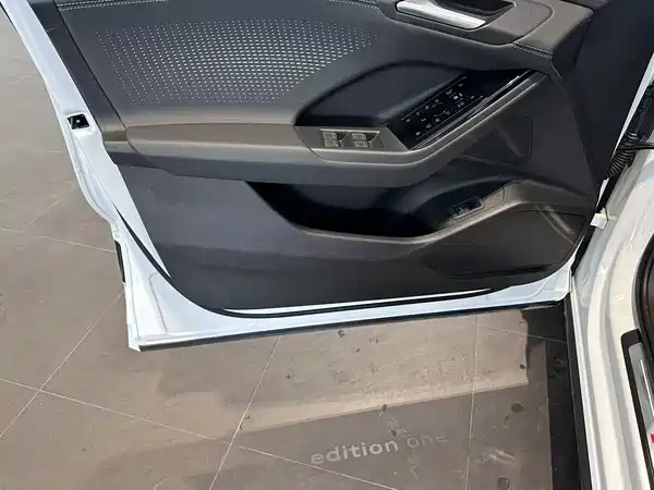 Audi Q6L e-tron 2025, фото 10