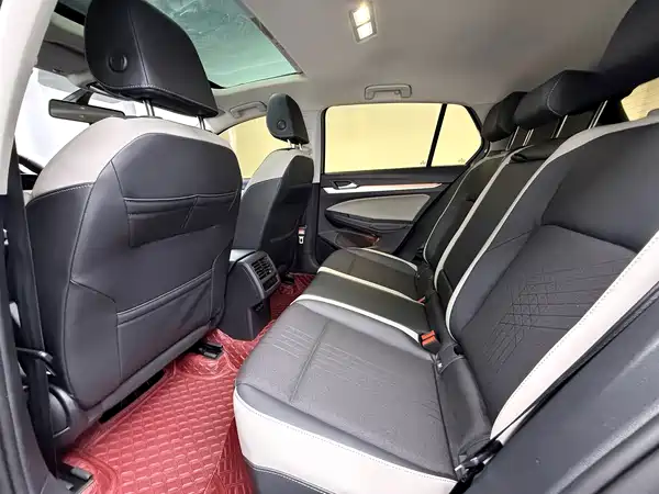 Volkswagen Golf 2023, фото 9