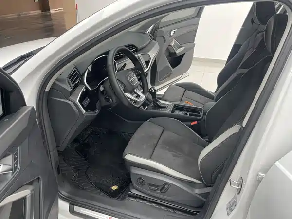 Audi Q3 2023, фото 9