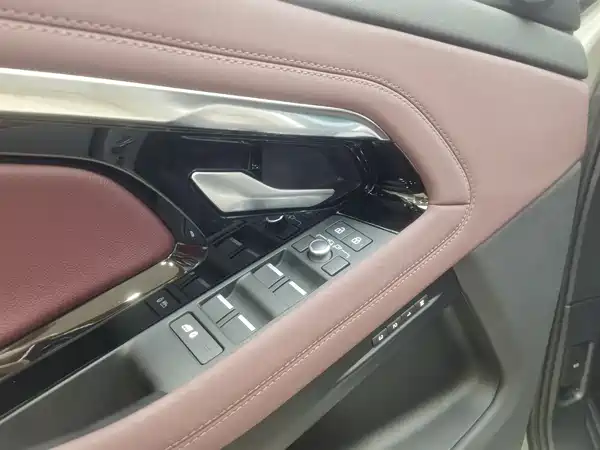 Land Rover Range Rover Evoque PHEV 2023, фото 5