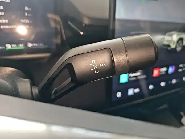 Lynk & Co 08 EM-P 2023, фото 14