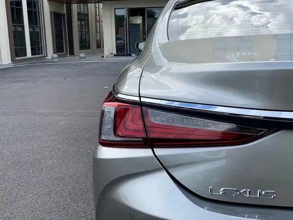 Lexus ES 2023, фото 10