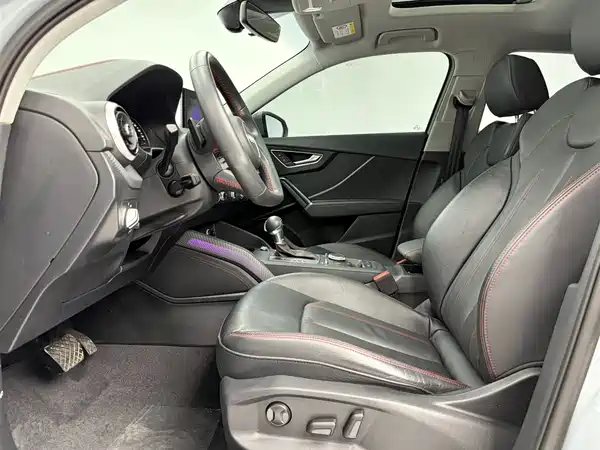 Audi Q2L 2022, фото 15